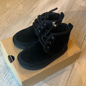 Ugg Toddler Neumel II Boot Suede Classic size 8c